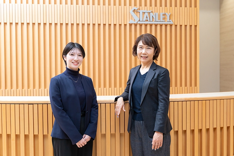（写真右）スタンレー電気株式会社 IR部 広報課 テーママネージャー 柴垣 氏 （写真左）スタンレー電気株式会社 IR部 広報課 松本 氏